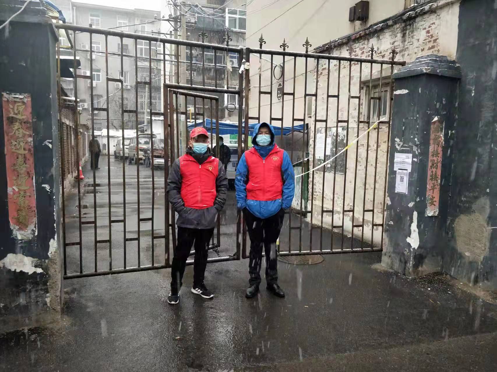 吕振福在志愿执勤 吕振福在志愿执勤