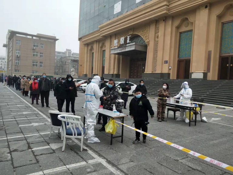 于岸洲在采集核酸检测信息 于岸洲在采集核酸检测信息