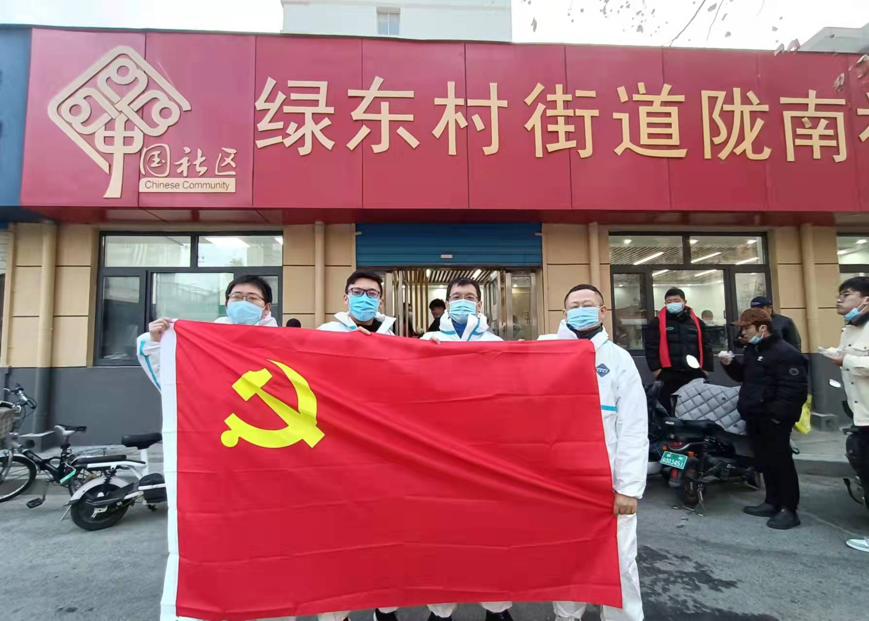 照片从左至右为郝小非、孙启亮、吕振福、于岸洲 照片从左至右为郝小非、孙启亮、吕振福、于岸洲