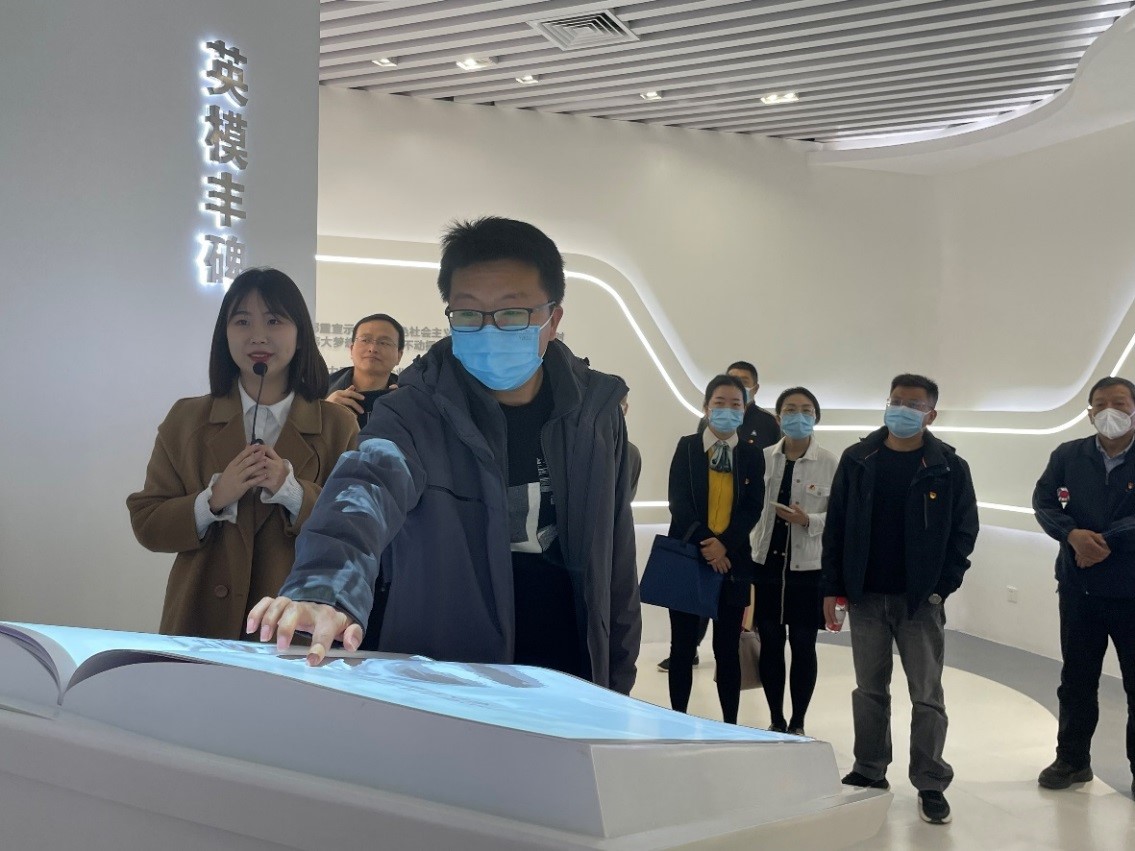 体验“互联网+”党建高科技智能模块