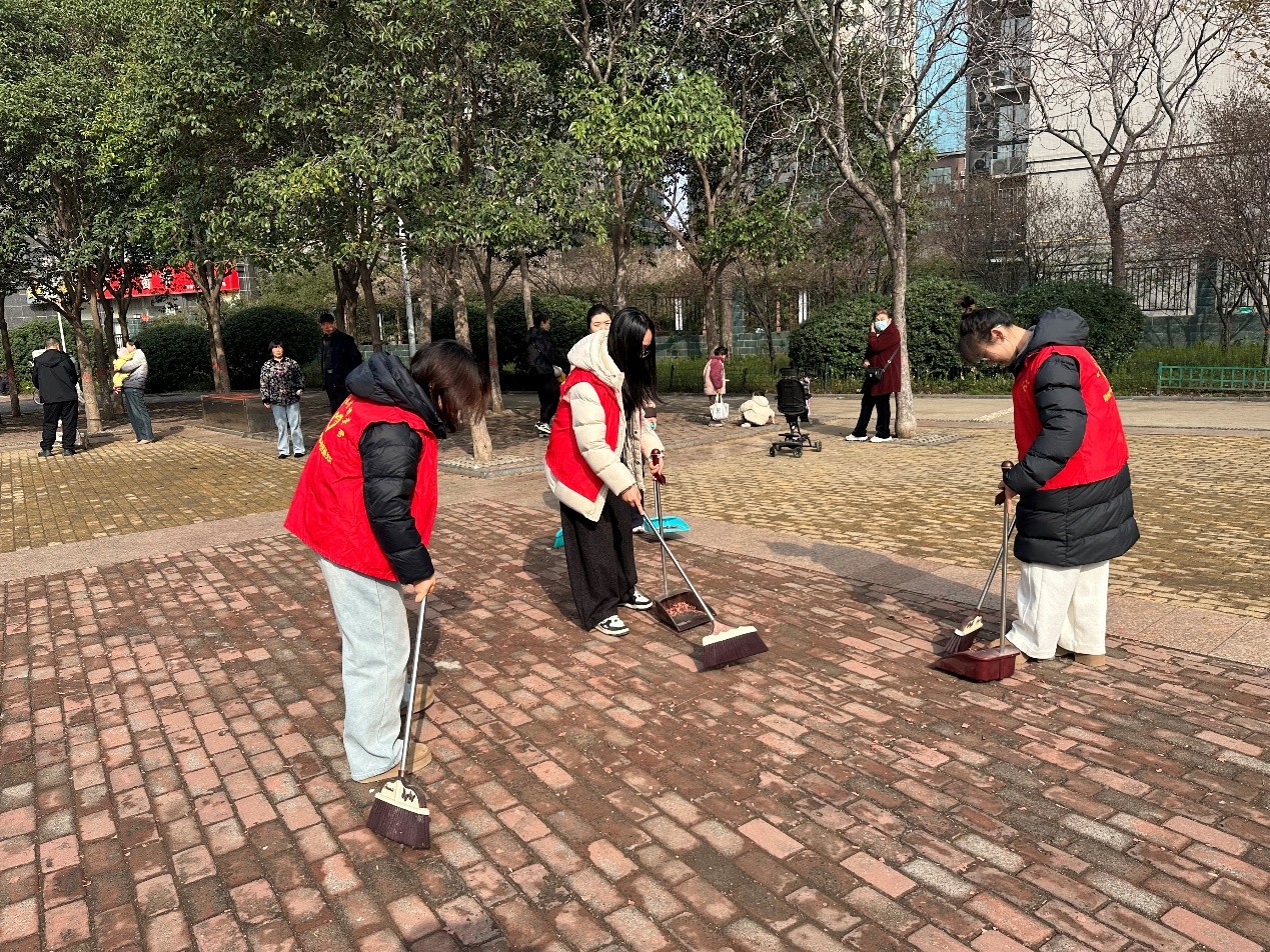 打扫公园卫生